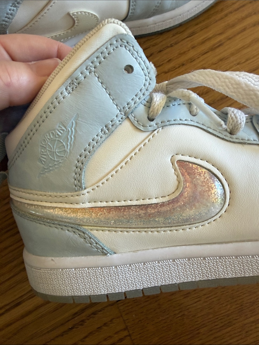 Nike Air Jordan 1 Mid - White & Light Blue with Glitter Swoosh…3Y…VGUC - Picture 4 of 4